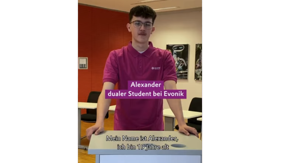 Alexander erklärt, wie die Kombination aus Praxis und Theorie gelingt